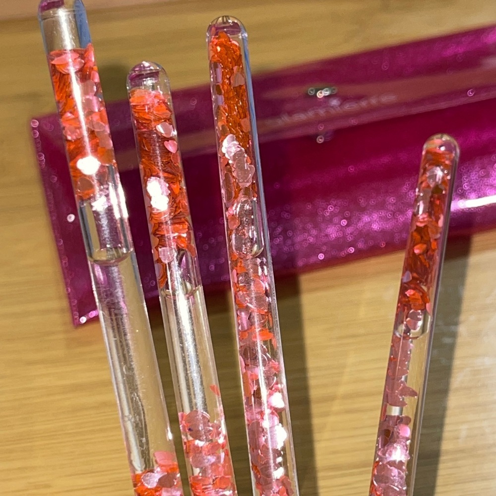 GLAMIERRE Pink Luxe Flow Glitter Hearts Eye Brush - Picture 11 of 12